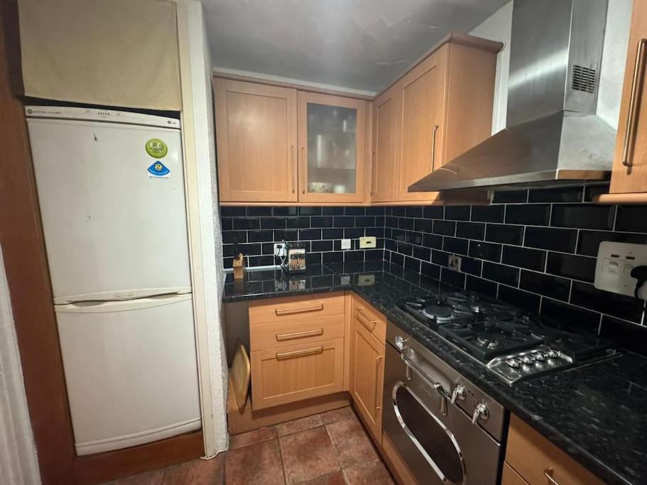 Tks Modern 1bed Flat, Londen