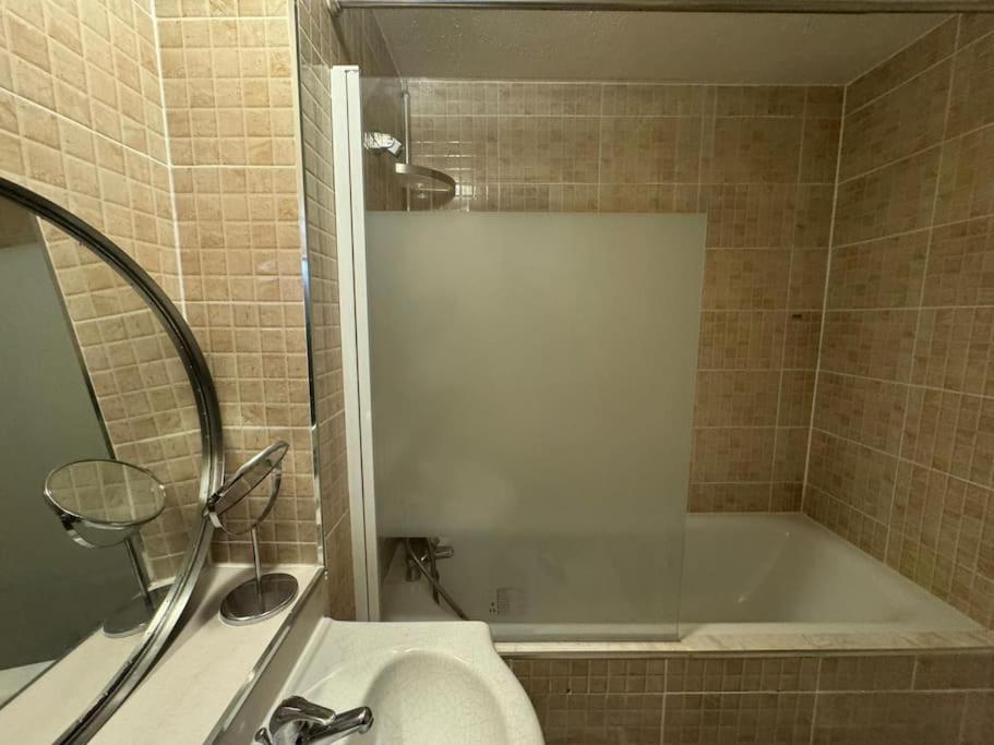 Tks Modern 1bed Flat, Londen